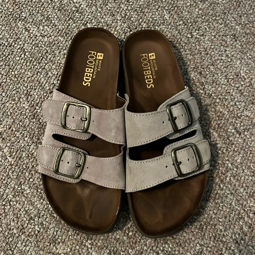 Gently used White Mountain Footbeds sandals